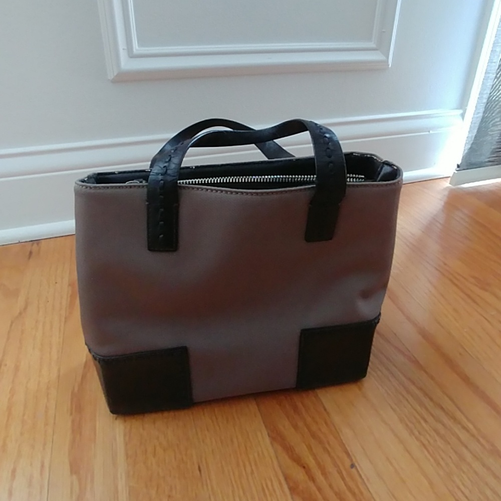 Hand bag